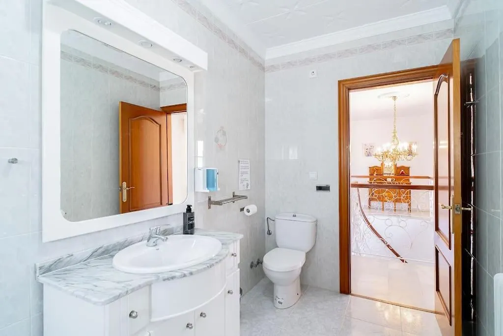 Dream Villa With Parking, Private Pool And See Views Malaga